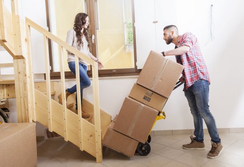 How a local Shoreditch removal van move works