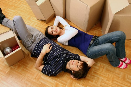 Professional moving van near Shoreditch residential and commercial properties